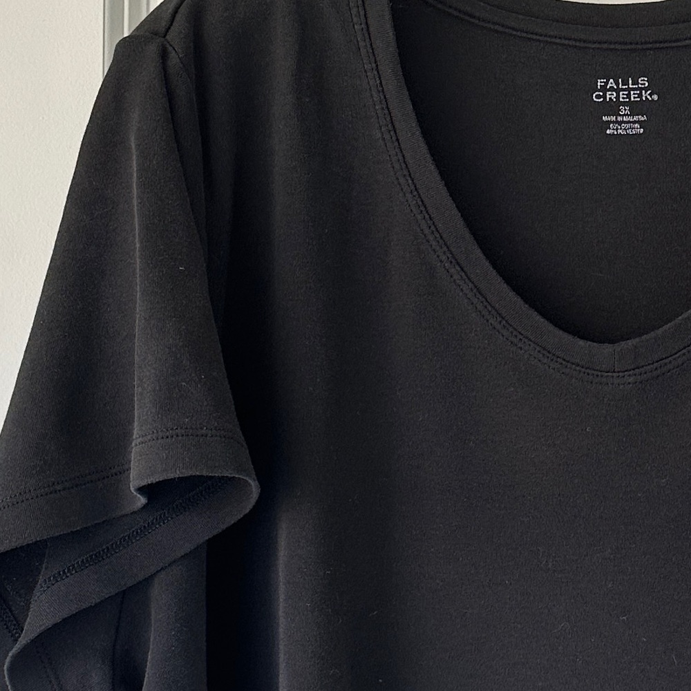 Falls Creek Womens Black Short Sleeve V-Neck Tee Clean Girl Aesthetic Basic - Picture 2 of 4